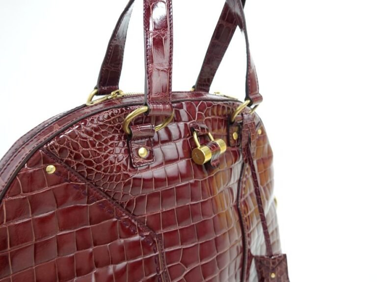 accessoires en cuir styles yves saint laurent