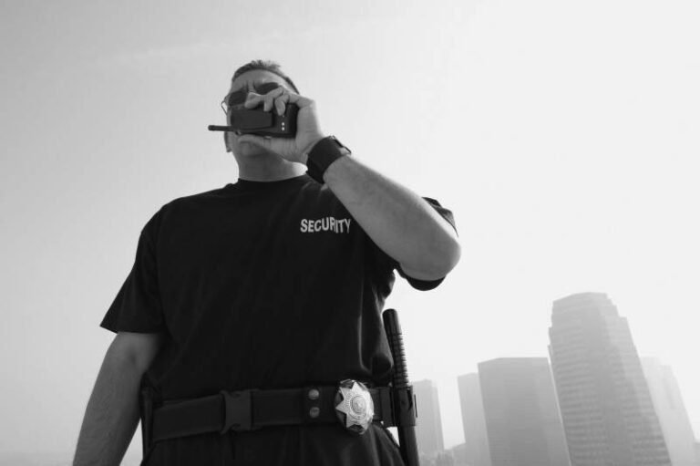 agent de securite sur un site sportif