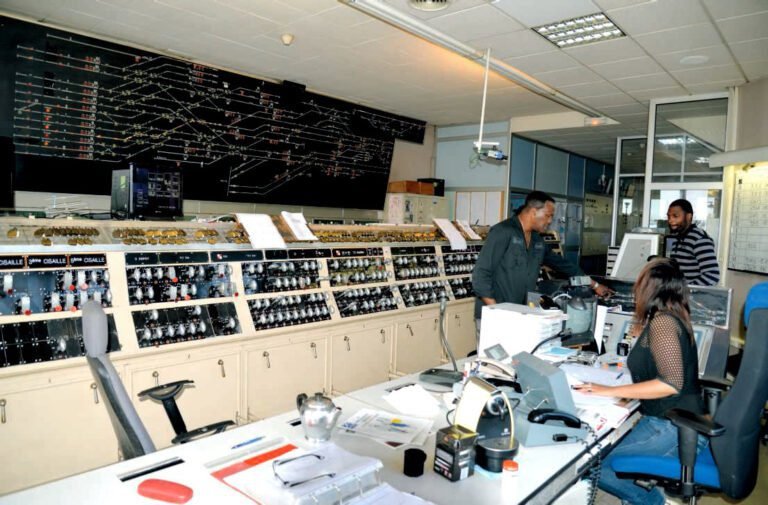 Quelles sont les missions et le quotidien d'un aiguilleur du rail SNCF 45 aiguilleur du rail en pleine action