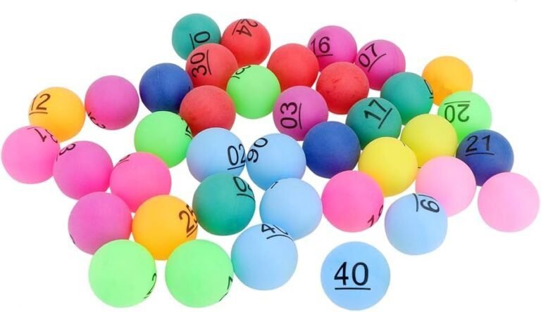 Quelles sont les combinaisons du loto déjà sorties récemment 43 boules de loto colorees sur un tapis