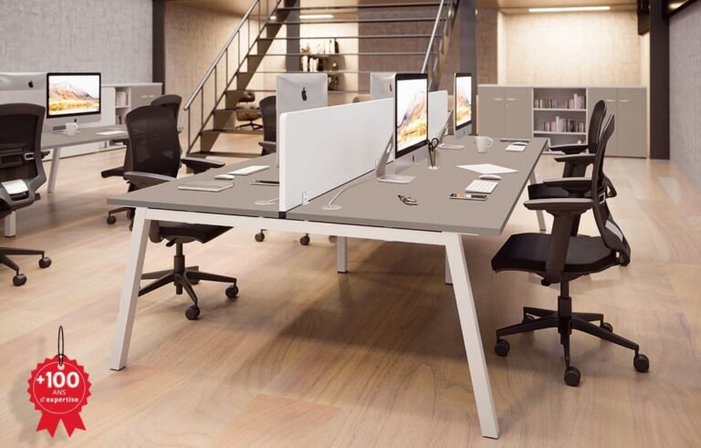 bureau moderne avec equipe collaborative