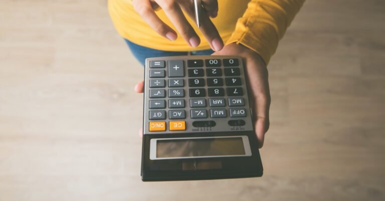 calculatrice avec des chiffres et un loyer