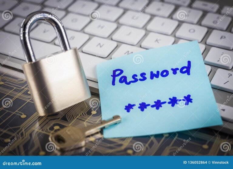 clavier avec cadenas sur des mots de passe