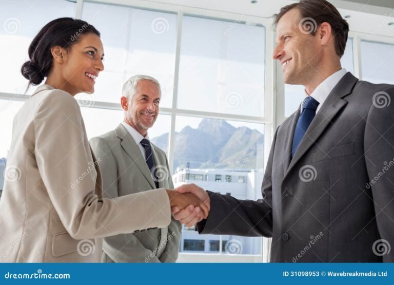 Ça a été un plaisir : Quelle est l'importance de cette expression 35 des personnes se serrant la main avec sourire