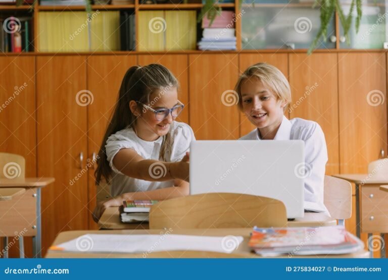 Quels sont les meilleurs cours en ligne moins chers à comparer 34 eleves utilisant un ordinateur portable ensemble