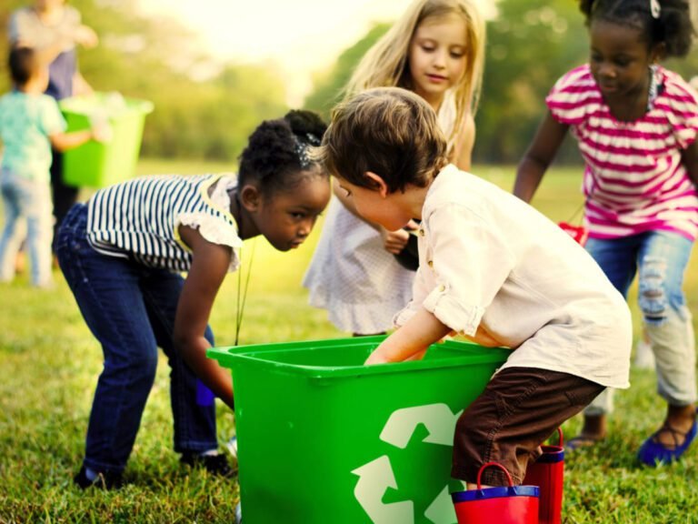 enfant jouant dans un environnement educatif