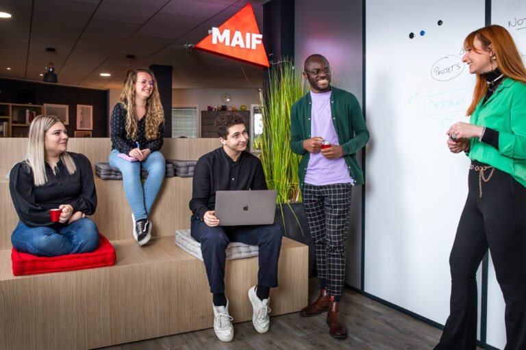 etudiant consultant des offres dalternance