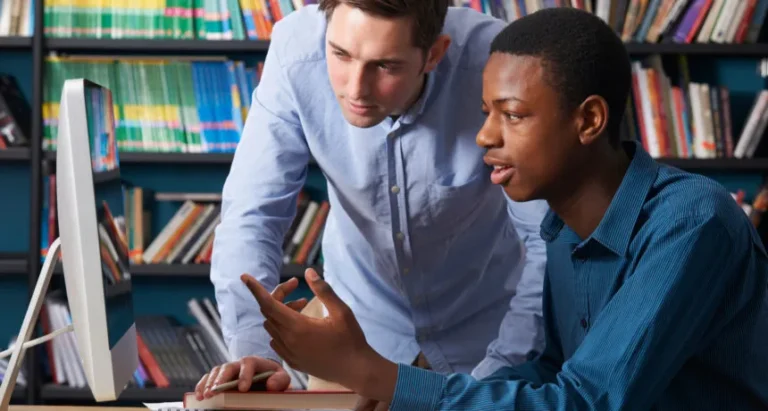 etudiants en recherche demploi avec conseillers