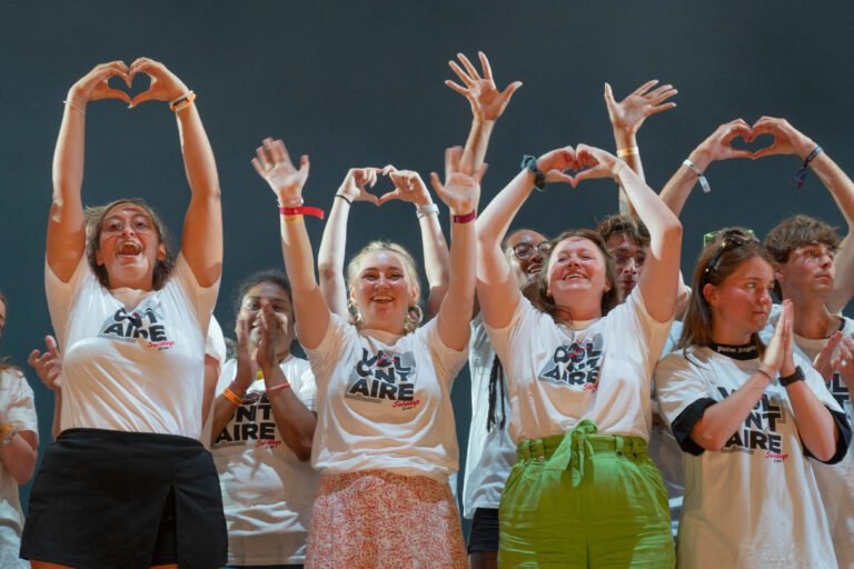 groupe de jeunes benevoles au festival