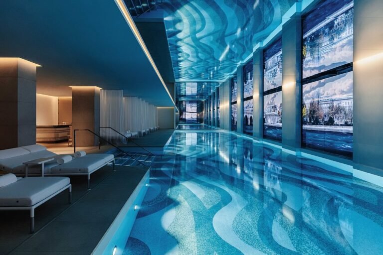 Quel est l'univers luxueux du Spa Dior au Plaza Athénée 22 interieur elegant du spa dior somptueux
