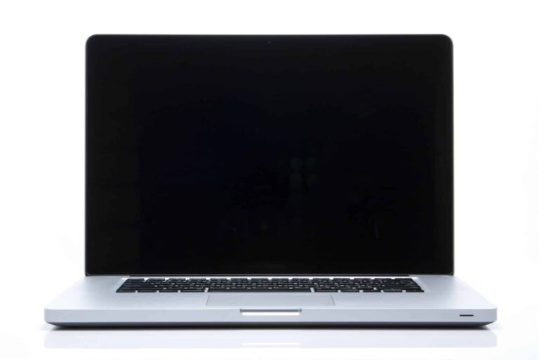 ordinateur portable avec ecran noir