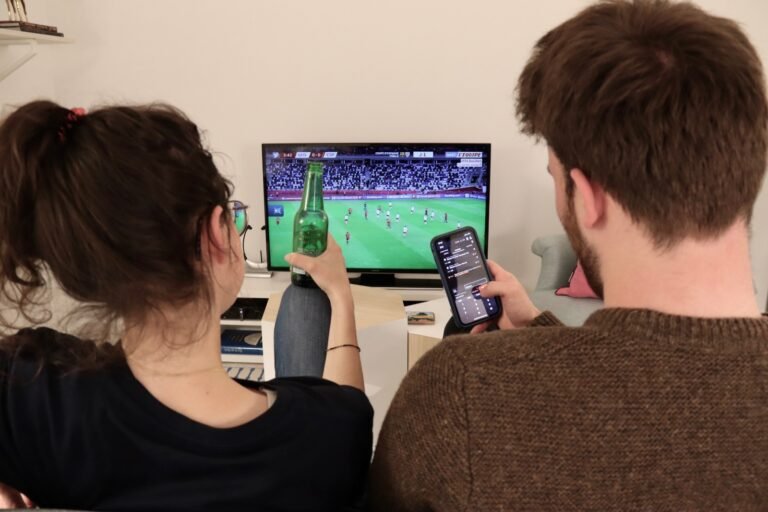 parieur consultant des cotes sur un smartphone