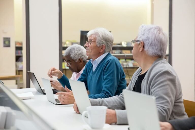 personnes agees en formation interactive