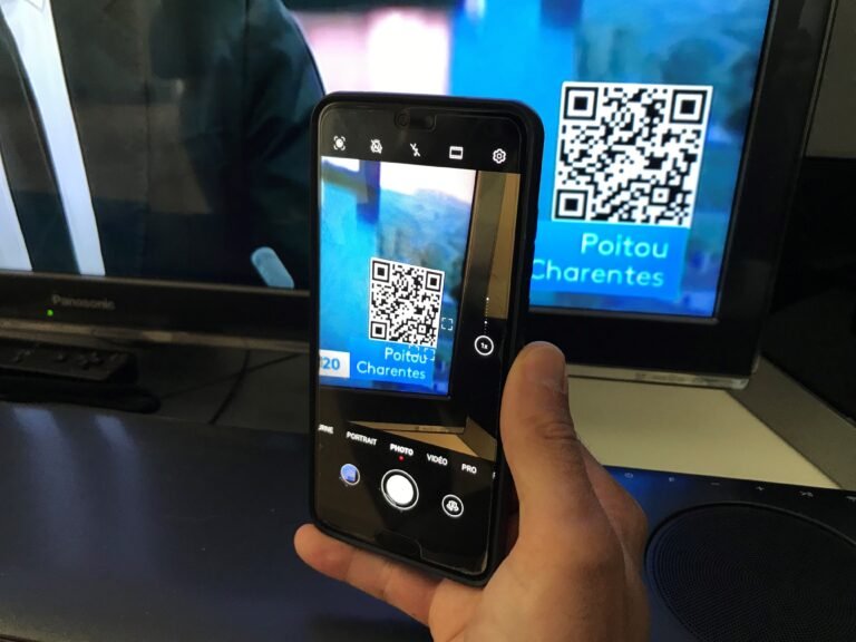 Comment transformer une vidéo en QR code facilement et rapidement 12 qr code sur un ecran avec video