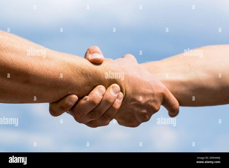 salutation amicale entre deux personnes