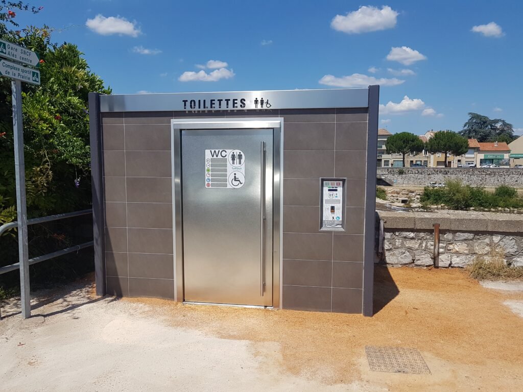 Comment rédiger un message sur la propreté des toilettes en entreprise