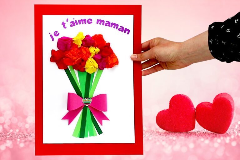 un bouquet de fleurs avec des cartes