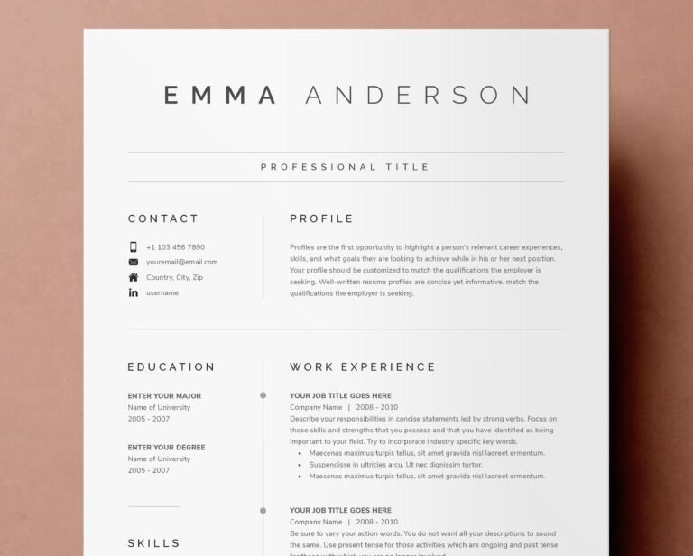 un cv moderne sur un bureau epure