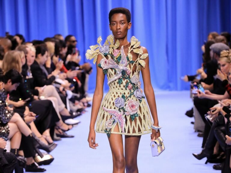 un defile de mode a paris