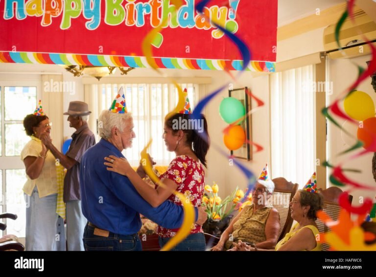 un groupe damis celebrant une retraite