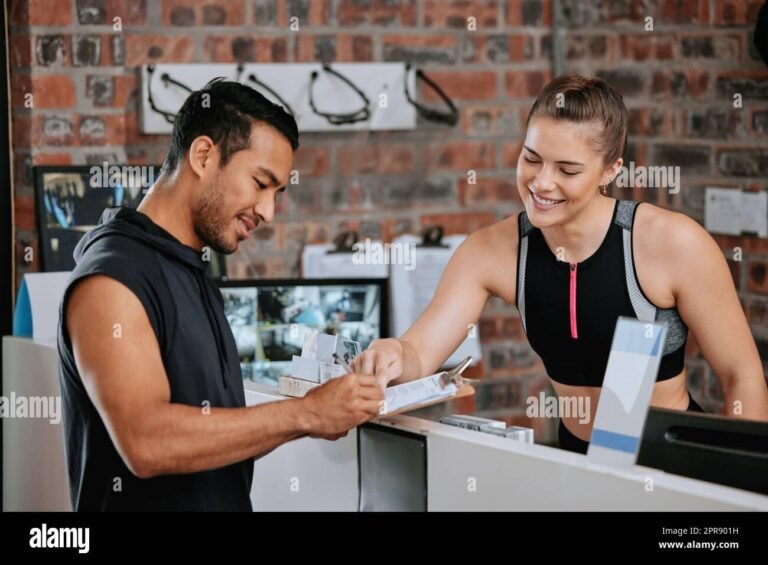 À quel âge peut-on s'inscrire chez Basic-Fit en France 20 un jeune sinscrivant a une salle de sport