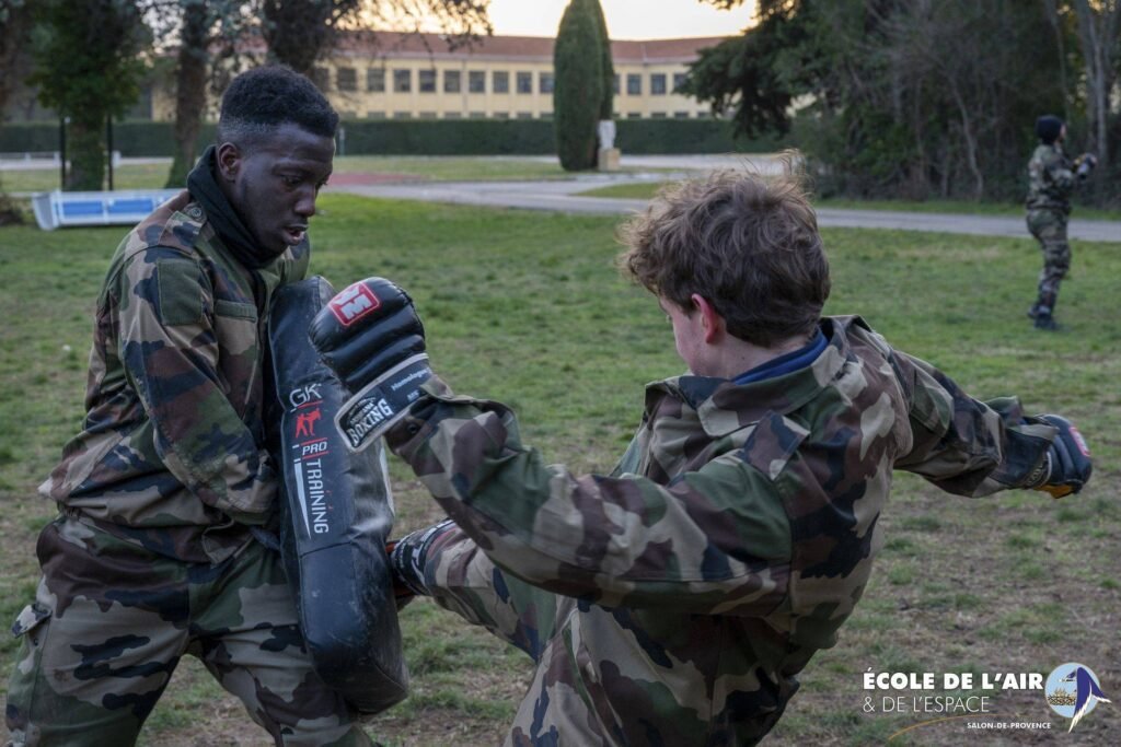 un militaire en uniforme lors dune formation