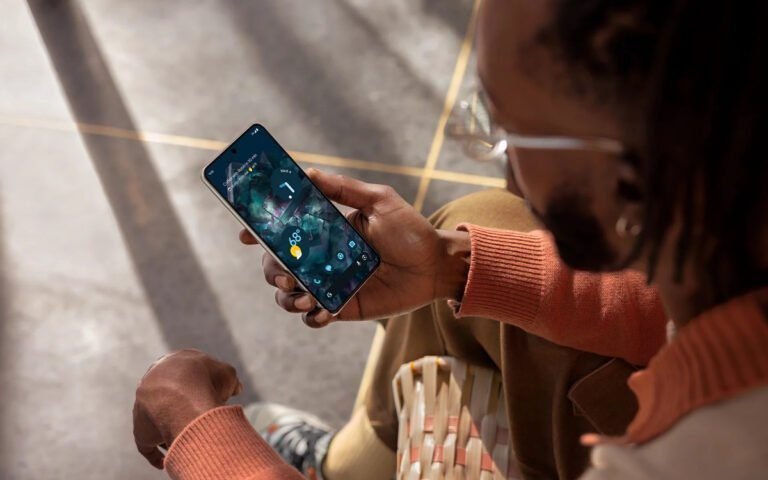 un telephone avec des notifications en baisse