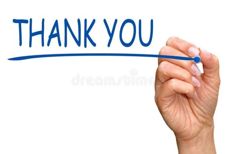 une main ecrivant des remerciements