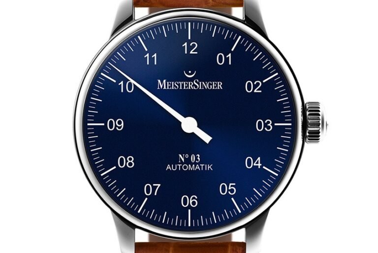 une montre avec une aiguille sur dix