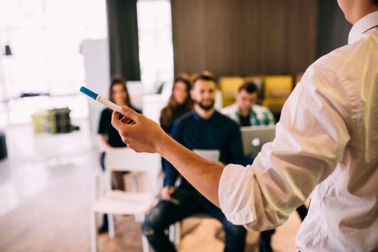 une personne en pleine seance de formation