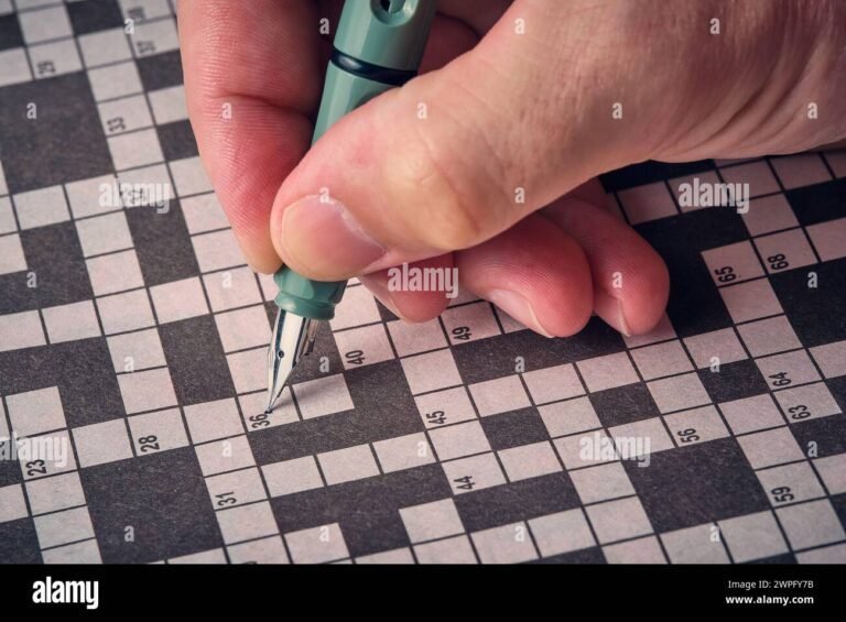 Comment résoudre les mots fléchés avec un accent espagnol 39 une personne resolvant un mot fleche