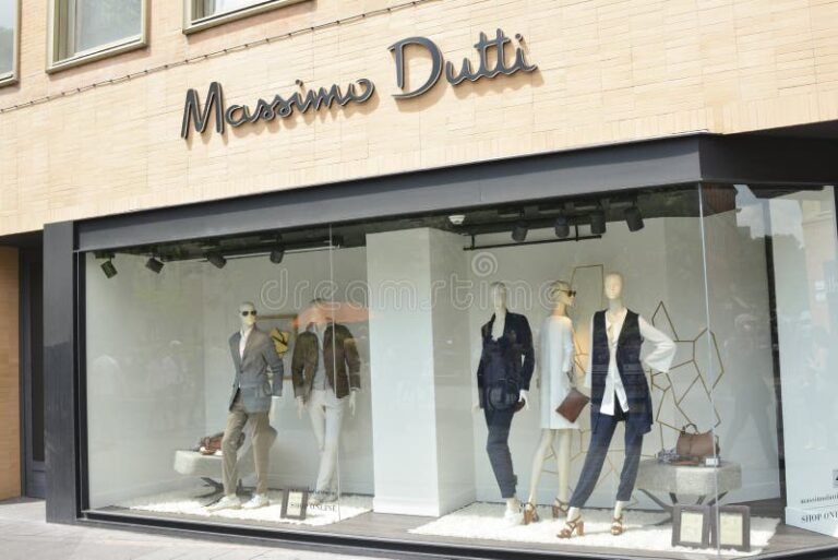 vitrine elegante de massimo dutti