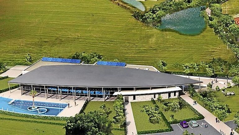 vue aerienne de la piscine du pic saint loup