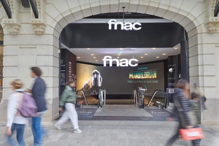 vue exterieure de la fnac a saint genevieve