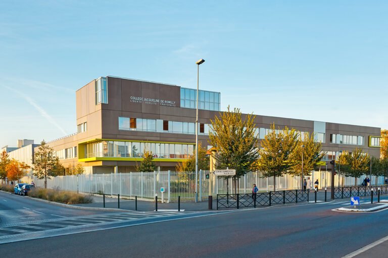 vue exterieure du college jacqueline de romilly