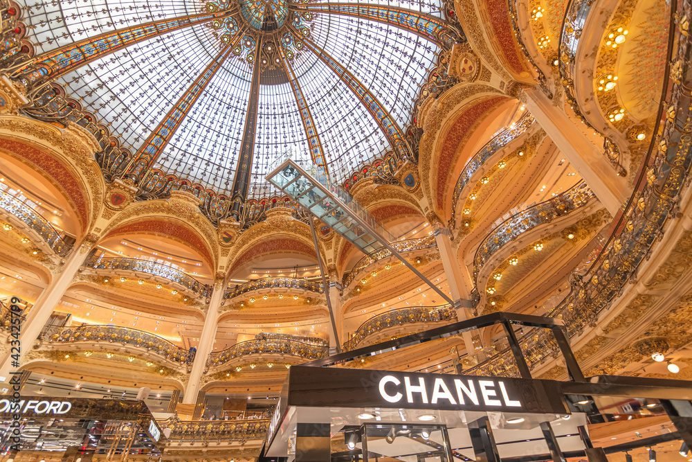 Que peut-on découvrir à la Galerie Lafayette de Carré Senart